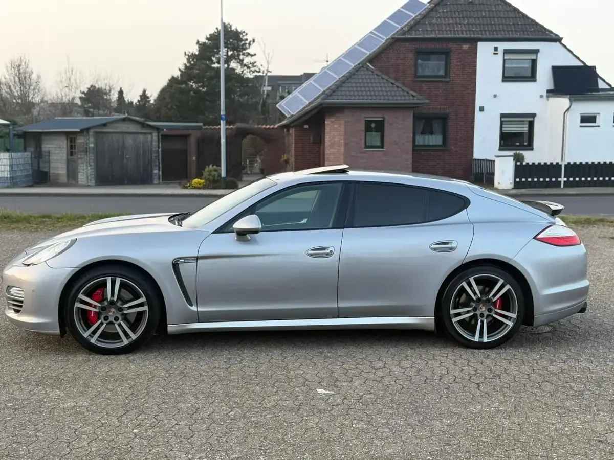 Gebraucht Porsche Panamera Diesel 250 PS (183 kW) 2012 Grau Kleinwagen