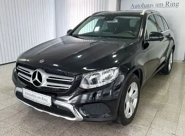 Używany Mercedes GLC250 211 KM (155 kW) 2017 Czarny SUV