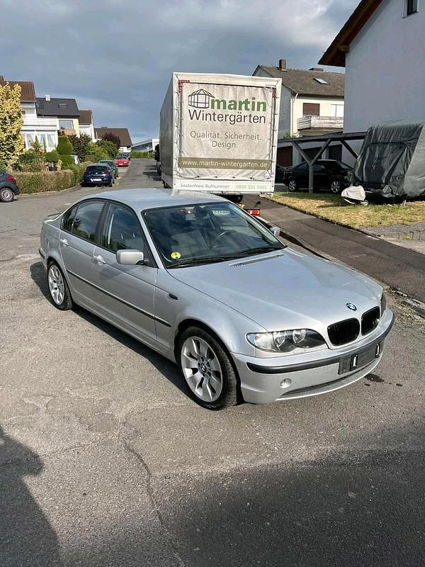 Silber Gebraucht 2003 BMW 320 M Sport Limousine | 2.500 € (Fairer Preis) - Bild 1/4