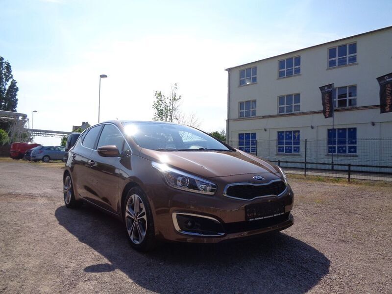 Gebraucht Kia Ceed Platinum Edition 135 PS (99 kW) 2016 (myb) bronze met Kleinwagen