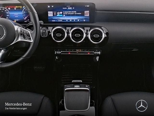 Gebraucht Mercedes A200 Progressive 163 PS (119 kW) 2023 Grau Kleinwagen