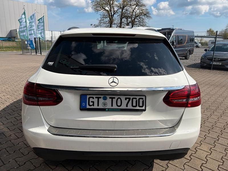 Gebraucht Mercedes C180 122 PS (89 kW) 2019 Weiß Limousine