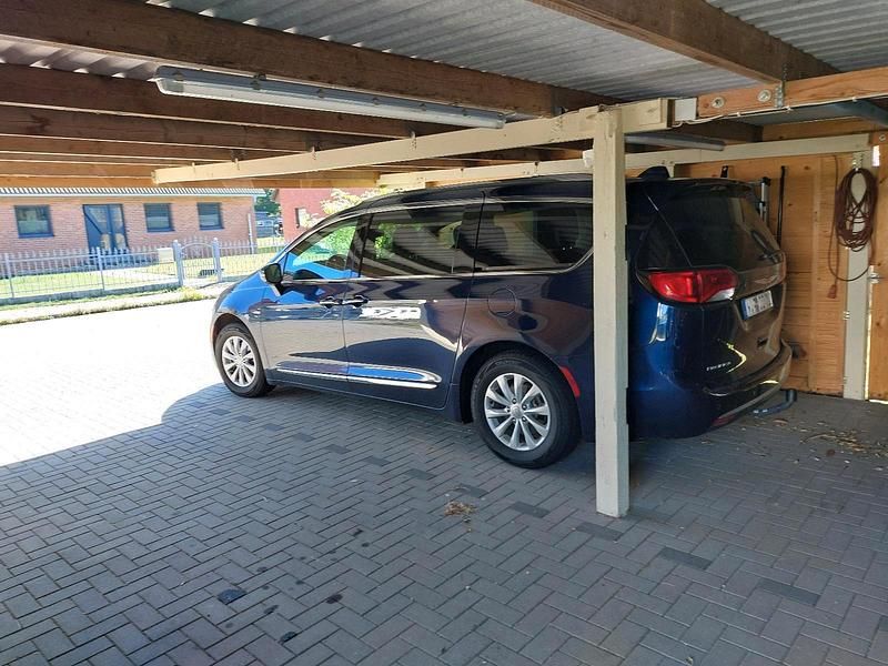 Blau Gebraucht 2018 Chrysler Pacifica SUV | 20.500 € (Fairer Preis) - Bild 1/4