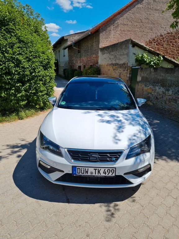 Weiß Gebraucht 2017 Seat Leon FR Limousine | 13.200 € (Fairer Preis) - Bild 1/4