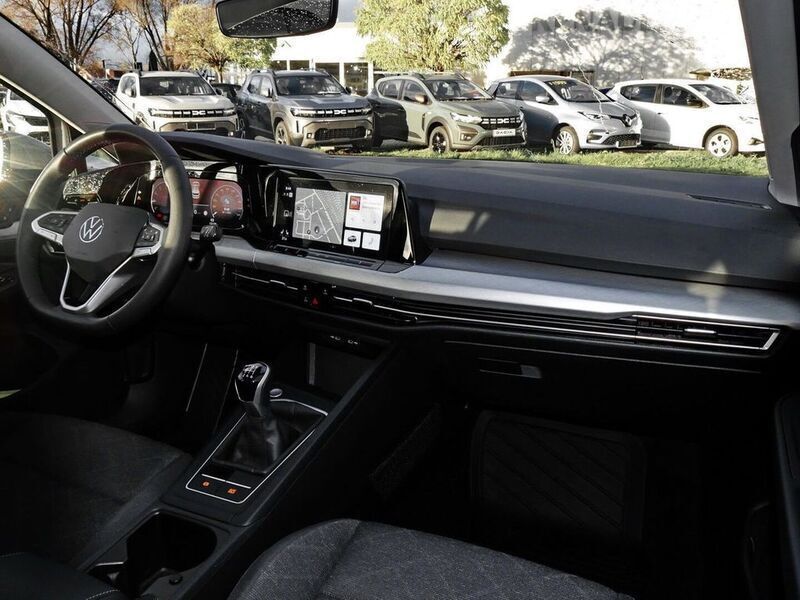 Gebraucht VW Golf VIII Life 131 PS (96 kW) 2023 Grau Limousine