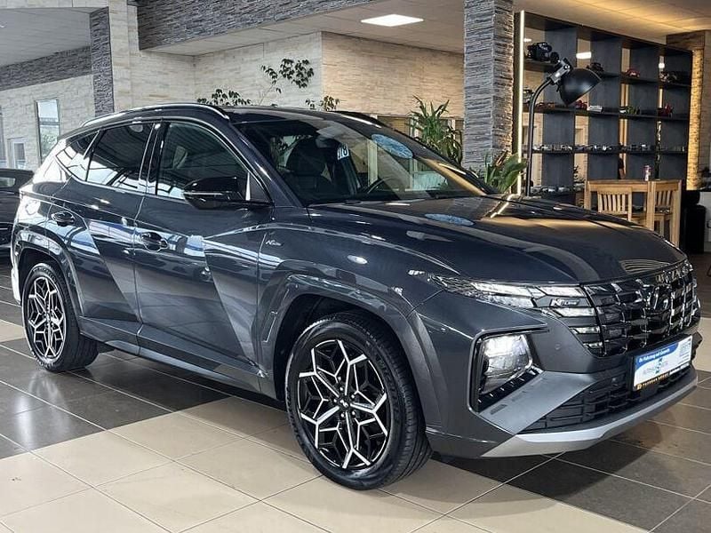 Schwarz dark knight / mic (metallic) Gebraucht 2022 Hyundai Tucson N Line SUV | 29.340 € (Fairer Preis) - Bild 1/4