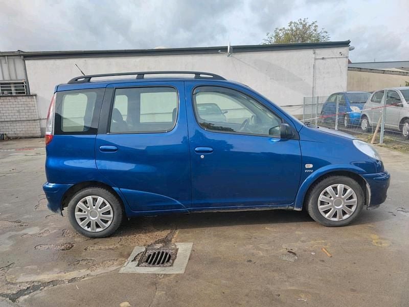 Gebraucht Toyota Yaris Verso 84 PS (61 kW) 2005 Blau Van / Kleinbus