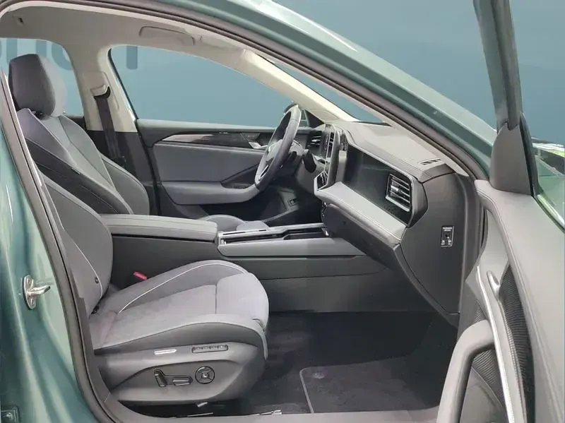 Gebraucht VW Passat 122 PS (89 kW) 2025 Grün Kombi