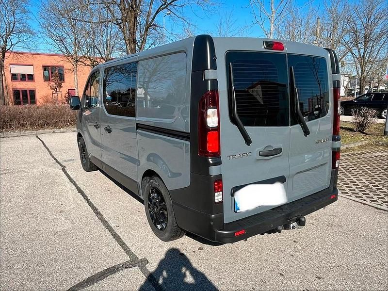 Gebraucht Renault Trafic 150 PS (110 kW) 2022 Grau Van / Kleinbus