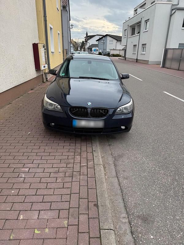 Gebraucht BMW 525 163 PS (119 kW) 2006 Blau Limousine