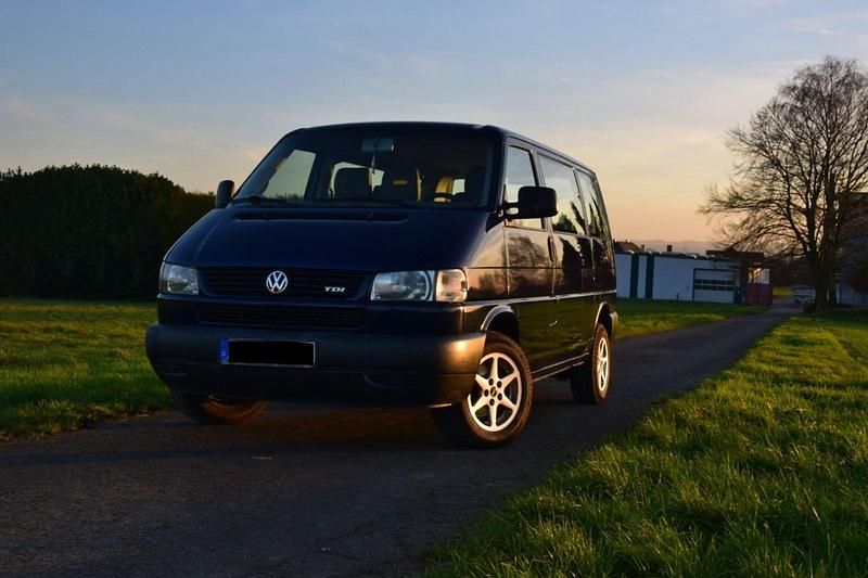 Blau Gebraucht 2001 VW Caravelle Van / Kleinbus | 7.499 € (Fairer Preis) - Bild 1/4