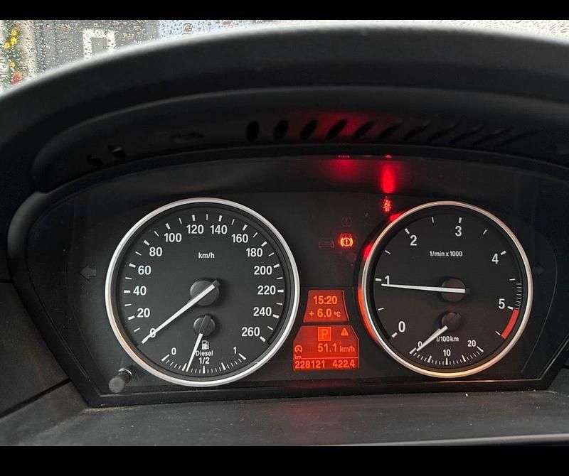 Gebraucht BMW 520 177 PS (130 kW) 2009 Grau Kombi