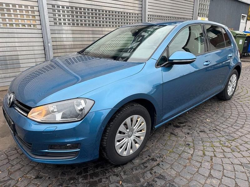 Blau Gebraucht 2014 VW Golf VII Trendline Limousine | 9.390 € (Fairer Preis) - Bild 1/4