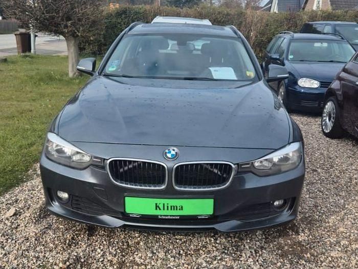 Gebraucht BMW 318 143 PS (105 kW) 2014 Grau Kombi