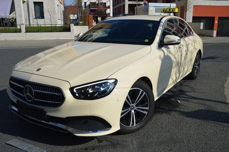 Gebraucht Mercedes E200 160 PS (117 kW) 2023 Gelb Limousine