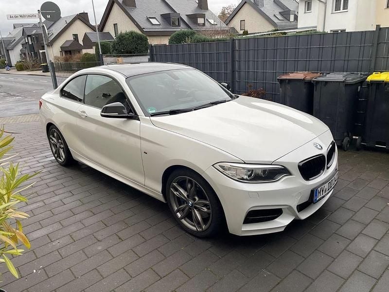 Weiß Gebraucht 2017 BMW M240 M Sport Coupé | 29.600 € (Superpreis) - Bild 1/4
