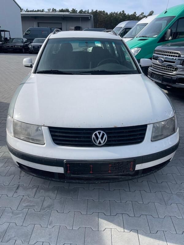 Weiß Gebraucht 1999 VW Passat Kombi | 1.100 € (Etwas zu teuer) - Bild 1/4
