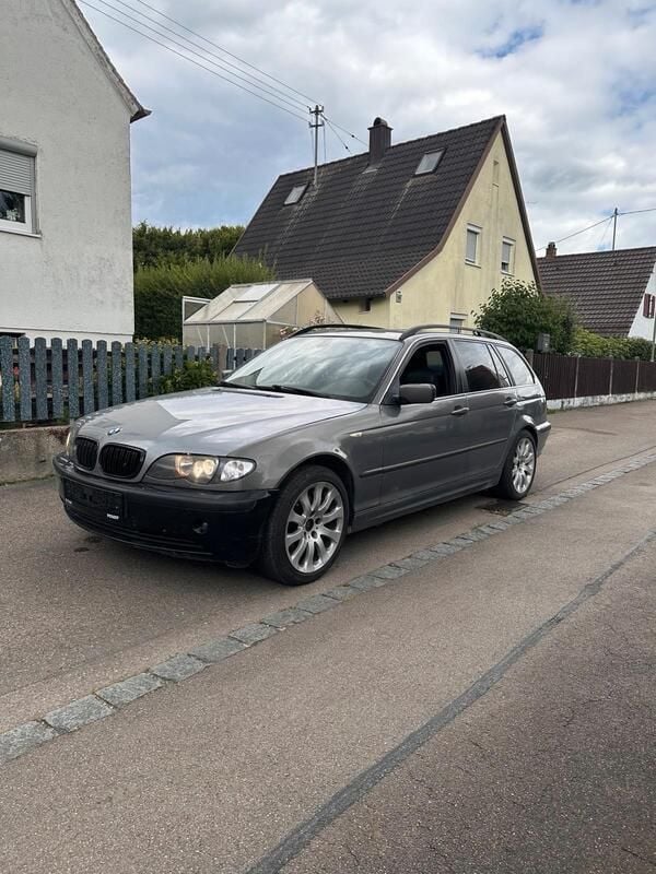 Grau Gebraucht 2004 BMW 320 Kombi | 1.000 € (Superpreis) - Bild 1/4
