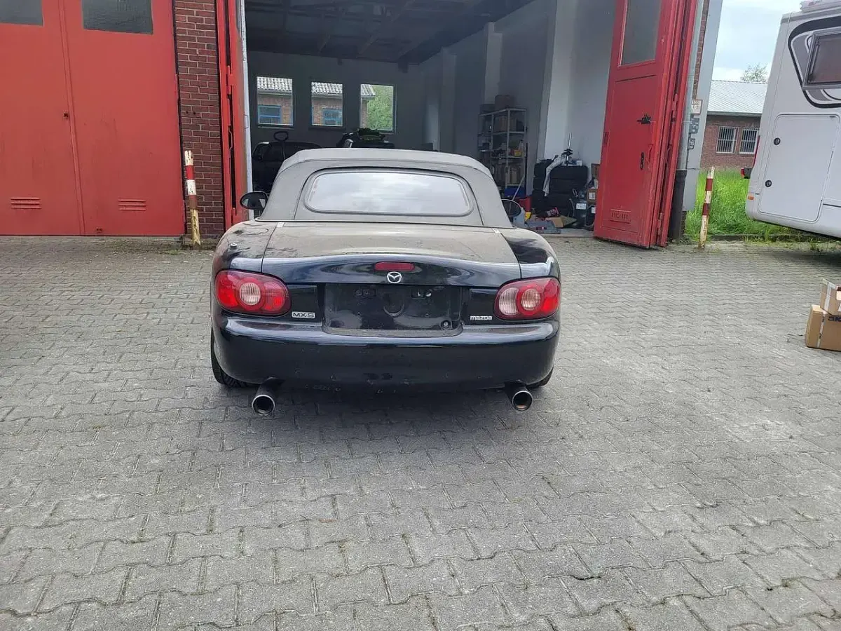 Gebraucht Mazda MX5 145 PS (106 kW) 2001 Schwarz Cabrio