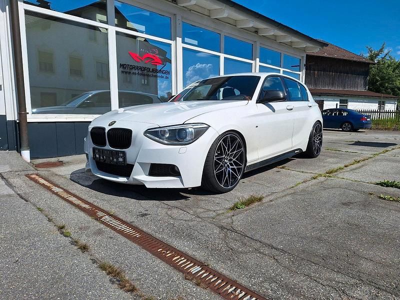 Weiß Gebraucht 2015 BMW 120 M Sport Kleinwagen | 15.800 € (Fairer Preis) - Bild 1/4