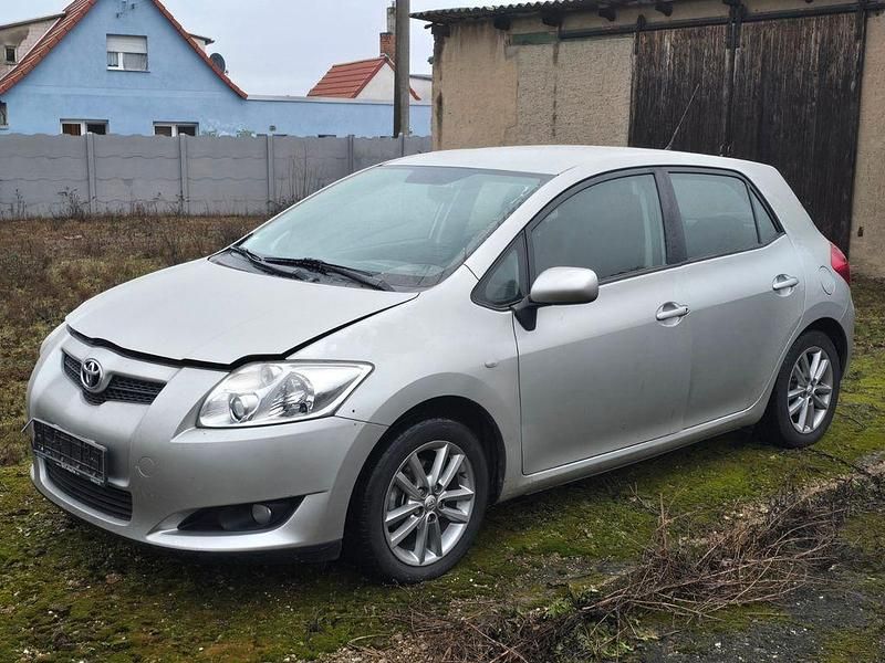 Gebraucht Toyota Auris 101 PS (74 kW) 2009 Silber Kleinwagen