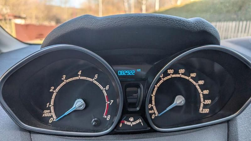 Gebraucht Ford Fiesta 65 PS (47 kW) 2013 Weiß Kleinwagen