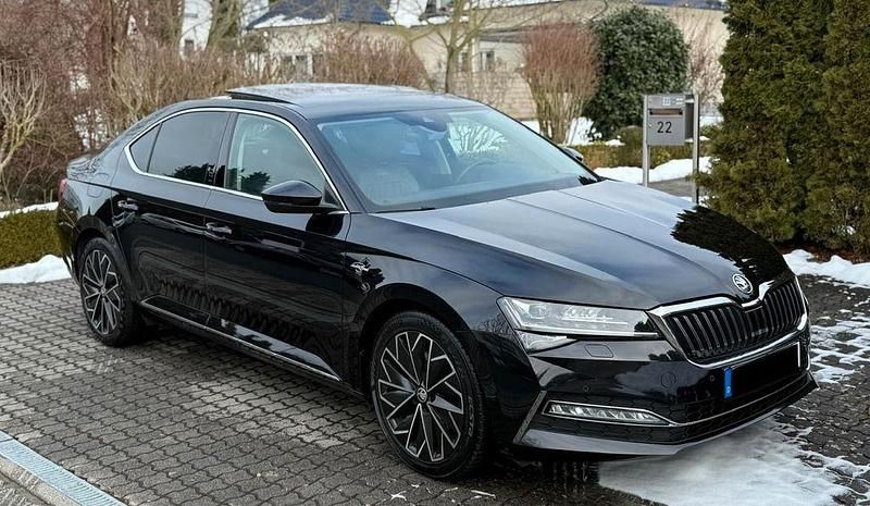 Gebraucht Skoda Superb LAURIN & KLEMENT 200 PS (147 kW) 2021 Schwarz Limousine
