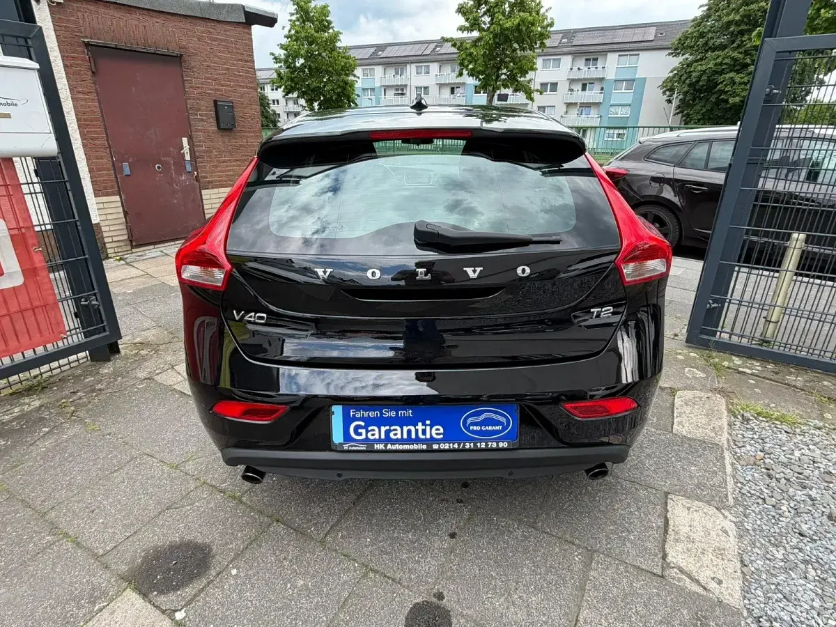Gebraucht Volvo V40 Kinetic 120 PS (88 kW) 2014 Black solid (stone) / solid Kombi