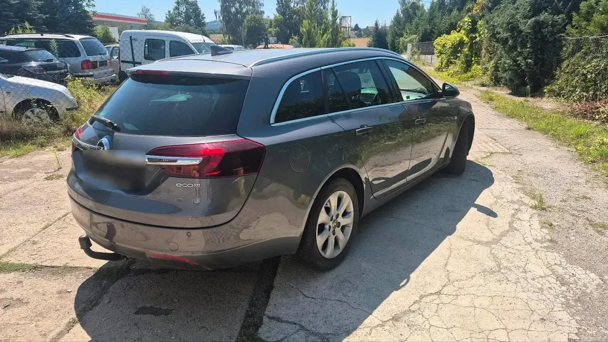 Gebraucht Opel Insignia 140 PS (102 kW) 2017 Grau Kombi