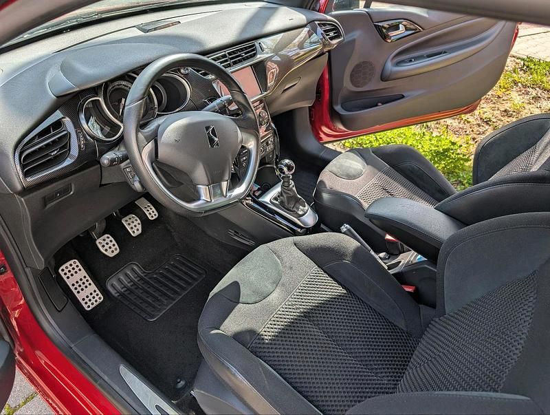 Gebraucht Citroën DS3 Sport Chic 156 PS (114 kW) 2014 Rot Limousine