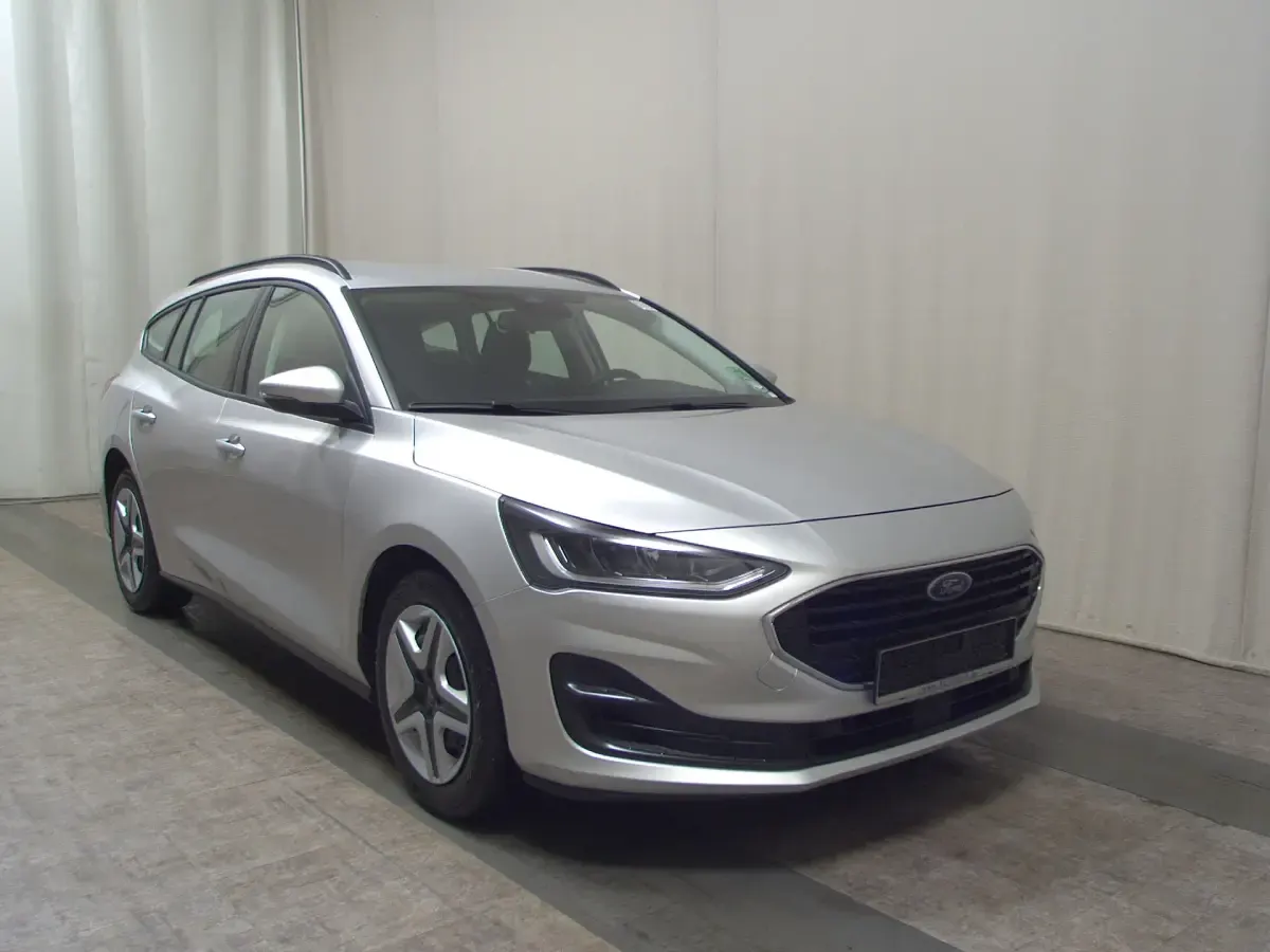 Używany Ford Focus Cool & Connect 120 KM (88 kW) 2022 Srebrny Kombi