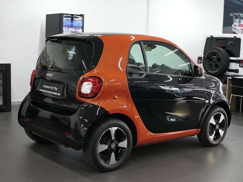 Gebraucht Smart ForTwo Coupé 90 PS (66 kW) 2018 Cbsfarbe schwarz Coupé