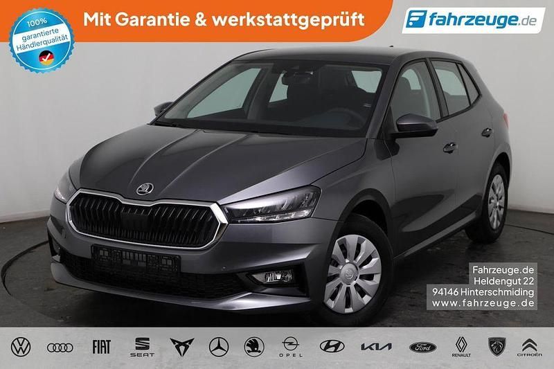 Grau Neu 2025 Skoda Fabia Essence Limousine | 18.383 € (Guter Preis) - Bild 1/4