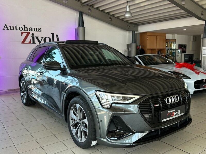 Grau Gebraucht 2022 Audi e-tron S-Line SUV | 29.940 € (Fairer Preis) - Bild 1/4