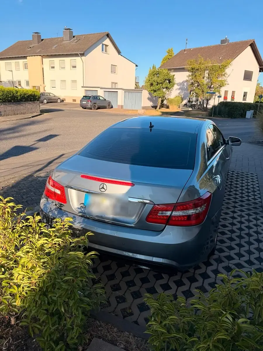 Gebraucht Mercedes E350 AMG 292 PS (214 kW) 2009 Silber Coupé