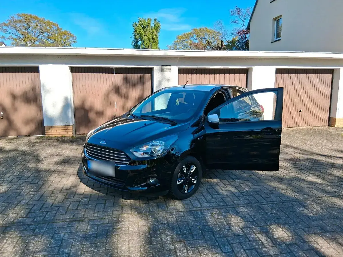 Second-hand Ford Ka Plus 85 CP (62 kW) 2017 Negru Hatchback