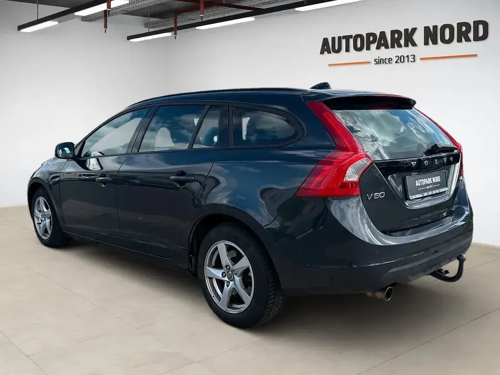 Gebraucht Volvo V60 Kinetic 114 PS (83 kW) 2013 Savile grey / metallic Kombi