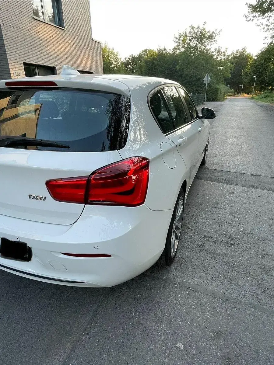 Gebraucht BMW 118 Sport Line 136 PS (100 kW) 2019 Weiß Limousine