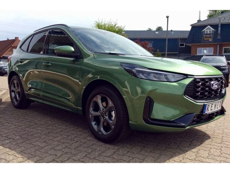 Gebraucht Ford Kuga ST-Line 152 PS (111 kW) 2024 Grün SUV