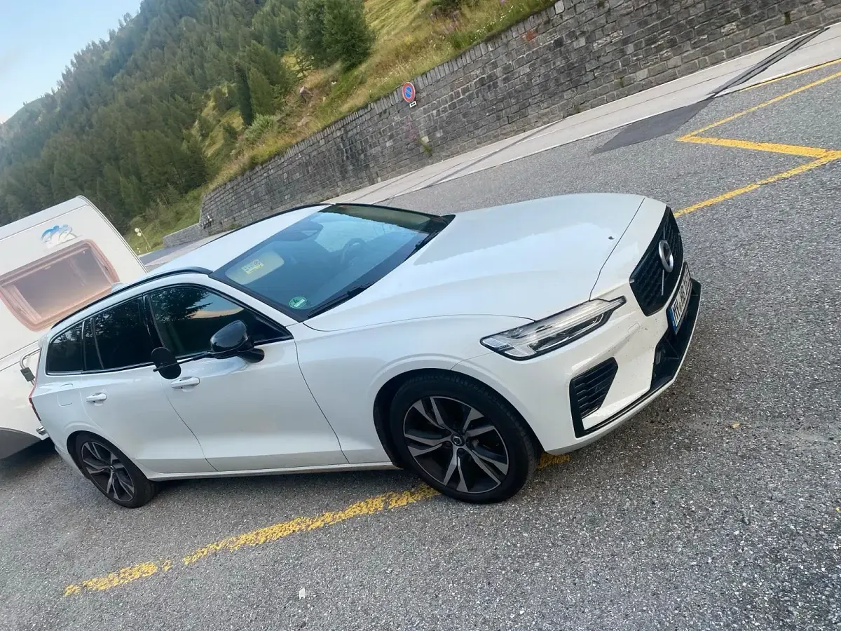 Gebraucht Volvo V60 R-Design 343 PS (252 kW) 2020 Weiß Kombi