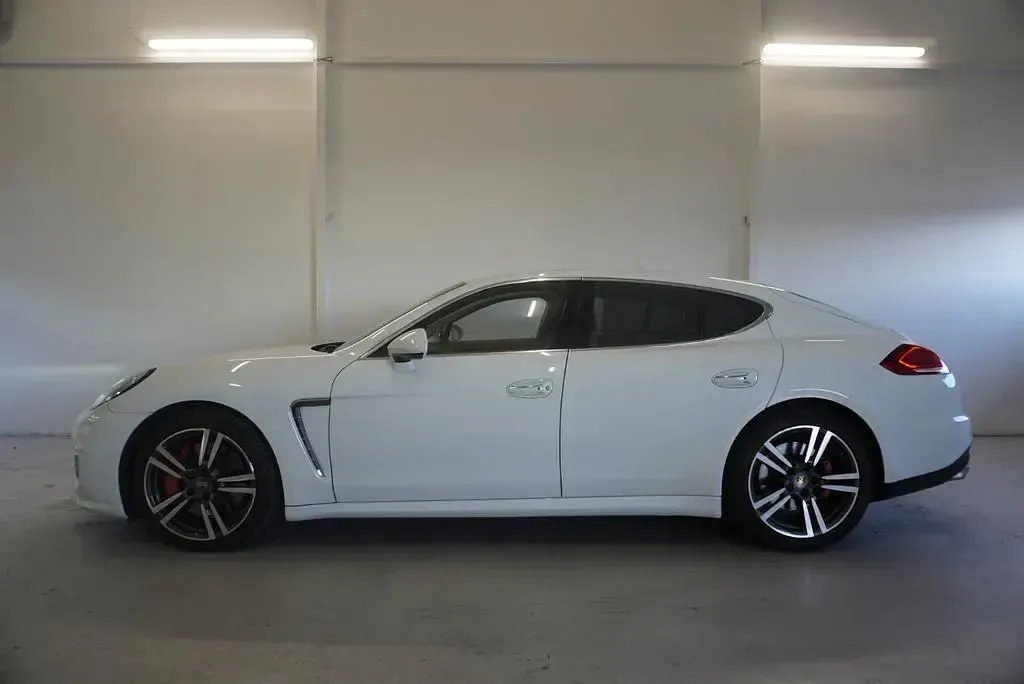 Gebraucht Porsche Panamera Turbo 519 PS (381 kW) 2014 Weiß Kleinwagen