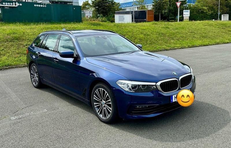 Blau Gebraucht 2018 BMW 520 Shadowline Kombi | 24.900 € (Guter Preis) - Bild 1/4