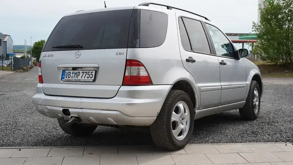 Usata Mercedes ML270 163 CV (119 kW) 2004 Argento SUV