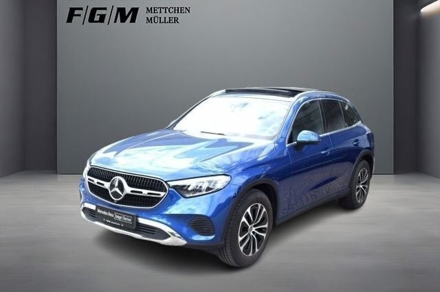Lack spektralblau Gebraucht 2024 Mercedes GLC200 Avantgarde SUV | 52.770 € (Fairer Preis) - Bild 1/2