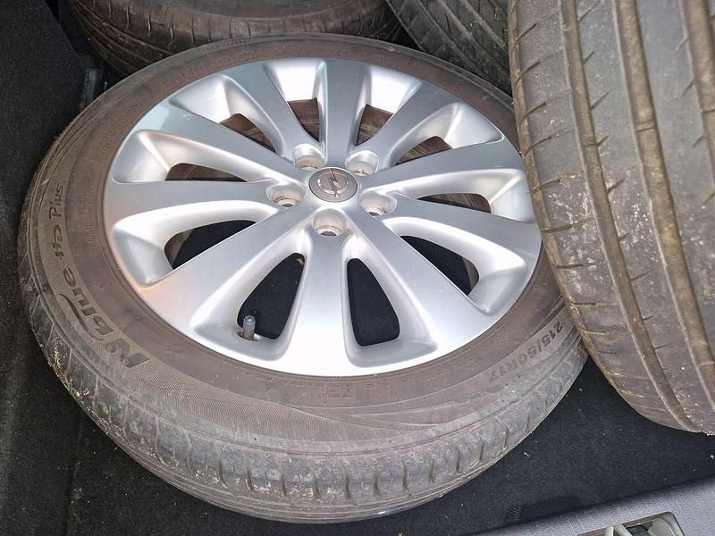 Gebraucht Opel Astra Edition 116 PS (85 kW) 2011 Silbersee/perl silber (m2) Kleinwagen