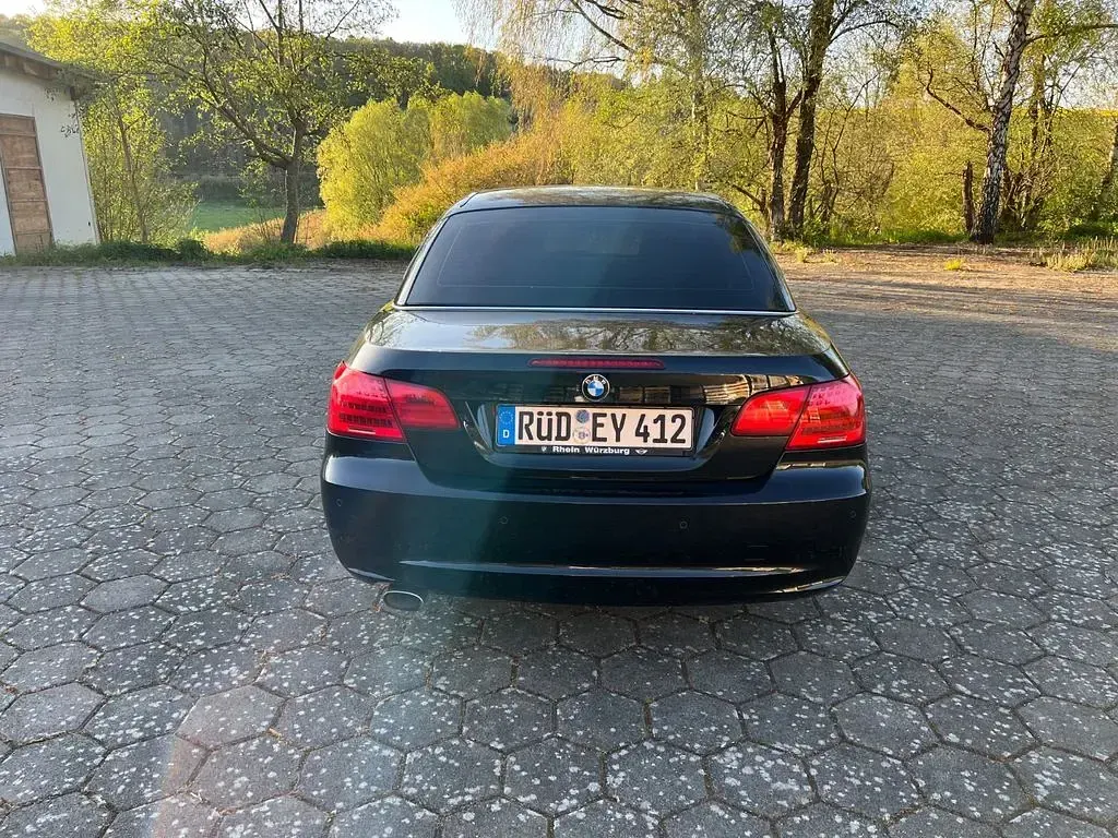 Gebraucht BMW 320 Cabriolet 184 PS (135 kW) 2012 Schwarz Cabrio