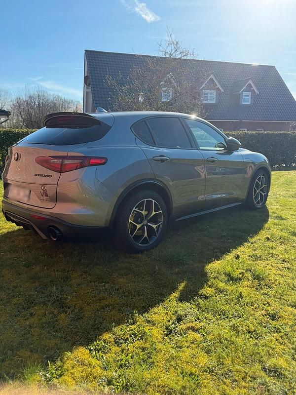Gebraucht Alfa Romeo Stelvio 280 PS (205 kW) 2018 Grau SUV
