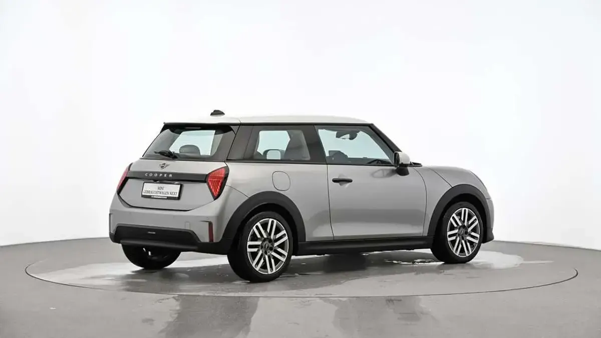 Usata Mini Cooper Classic 156 CV (114 kW) 2024 Grigio Utilitaria