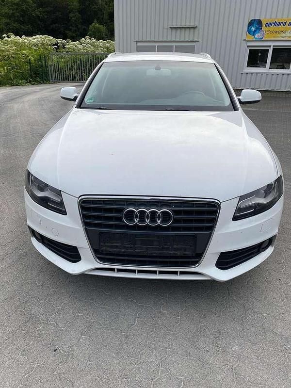 Gebraucht Audi A4 Attraction 143 PS (105 kW) 2011 Ibisweiß Kombi