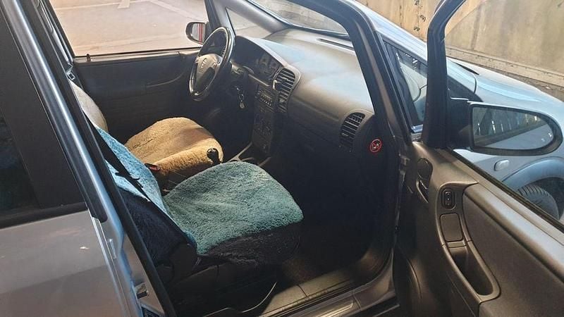 Gebraucht Opel Zafira Edition 125 PS (91 kW) 2003 Silber Van / Kleinbus